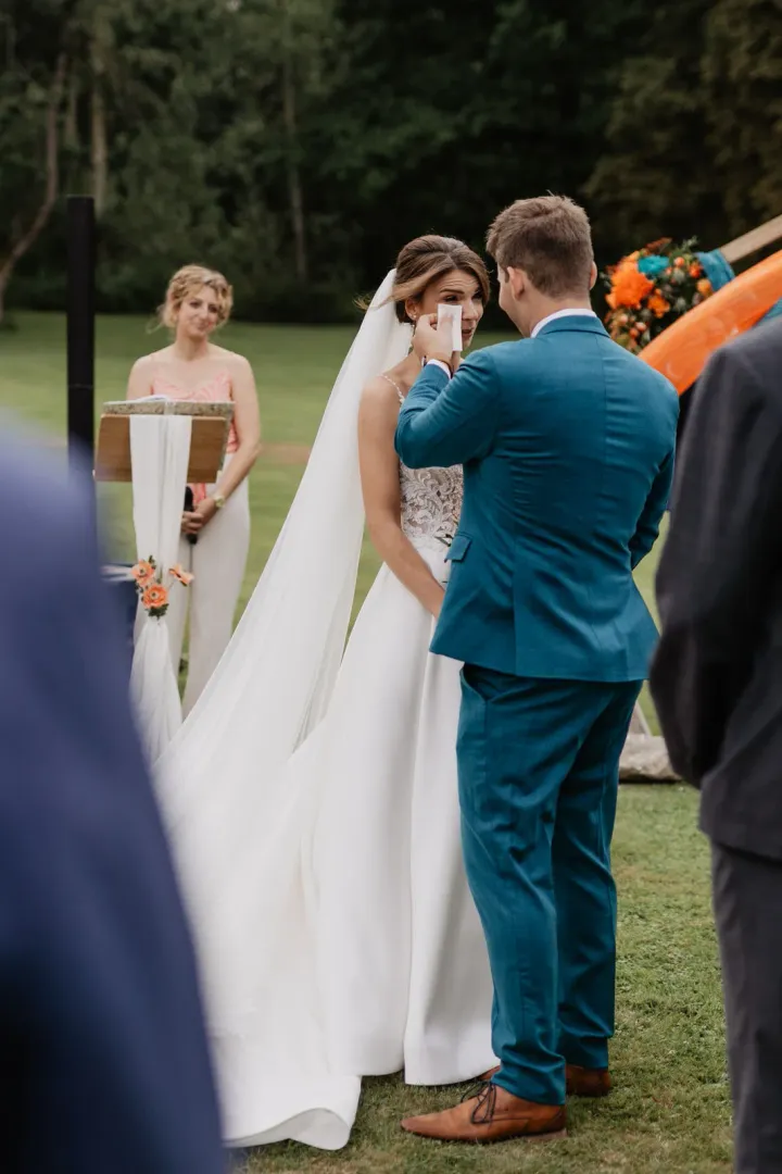 Emotionaler Moment bei der Trauung